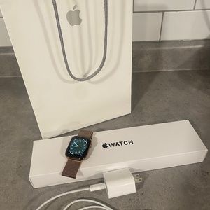 Apple Watch Series 4 44MM Stainless Steel Gold Cellular + GPS